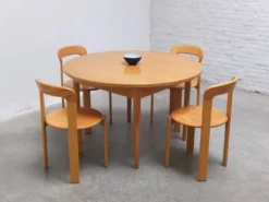 Table à manger ronde extensible en chêne par Van Den Berghe-Pauvers, années 1970.