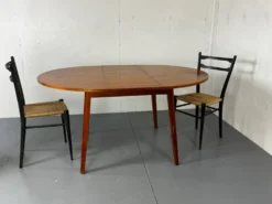 Table à manger ronde extensible moderniste danoise du milieu du siècle, 19