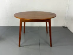 Table à manger ronde extensible moderniste danoise du milieu du siècle, 19