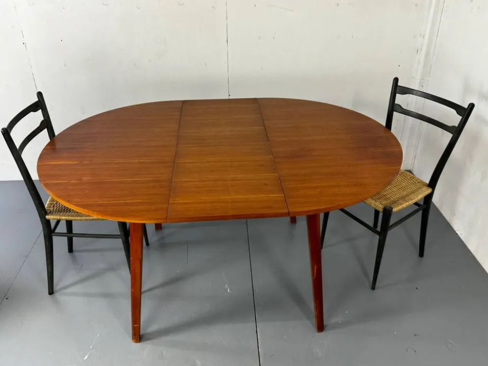 Table à manger ronde extensible moderniste danoise du milieu du siècle, 19