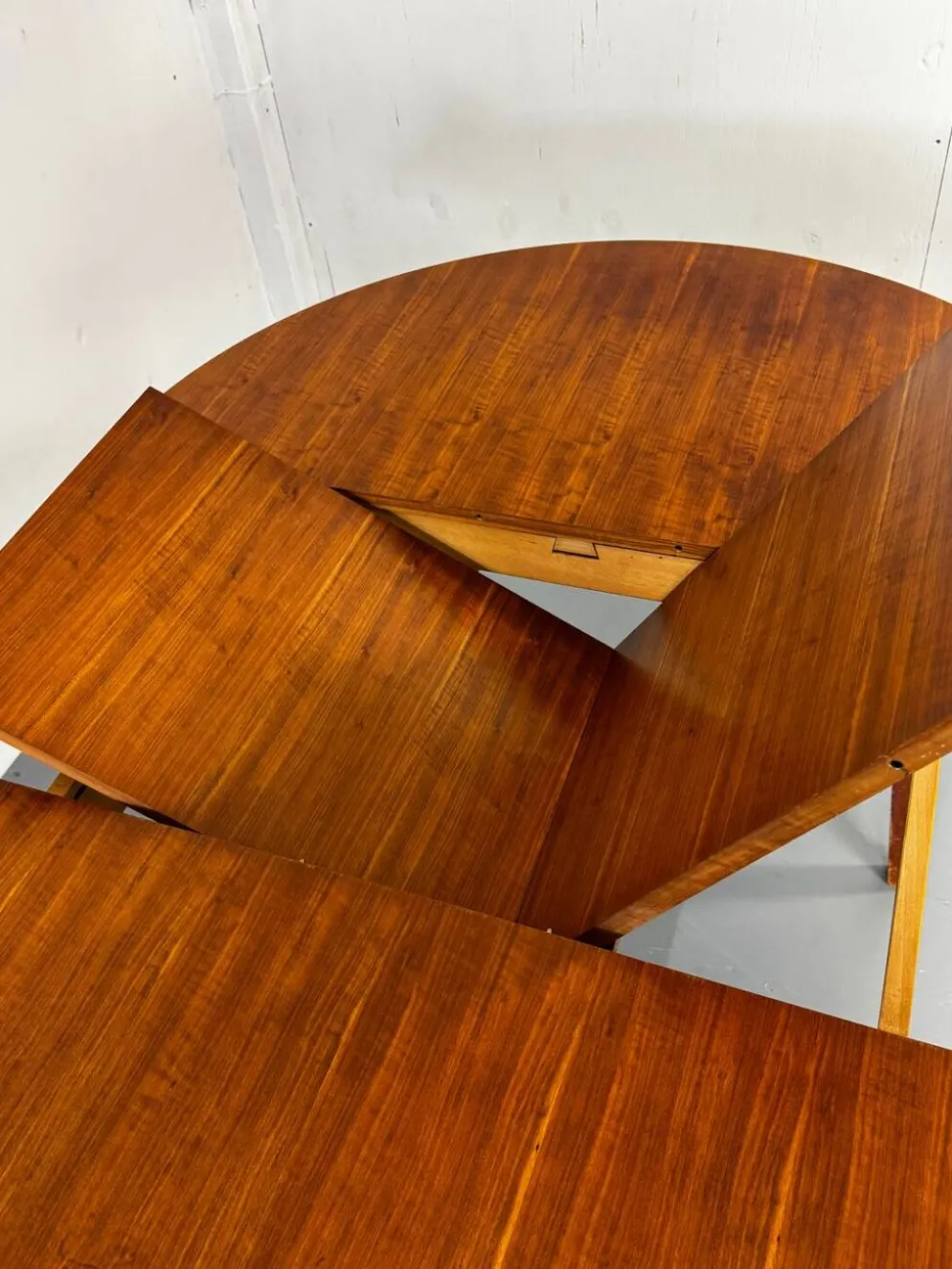 Table à manger ronde extensible moderniste danoise du milieu du siècle, 19
