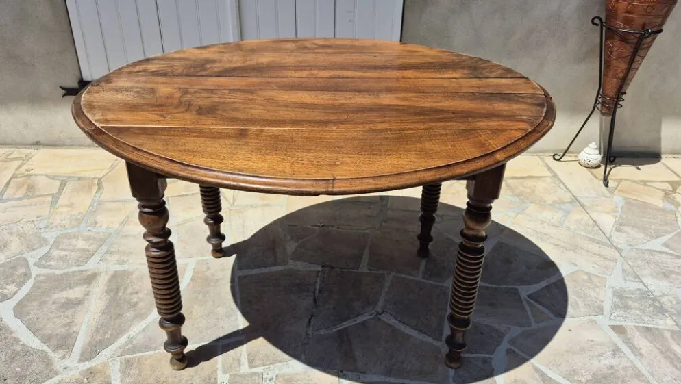 Table à manger ronde à plateau rabattable en noyer massif, fin 19ème