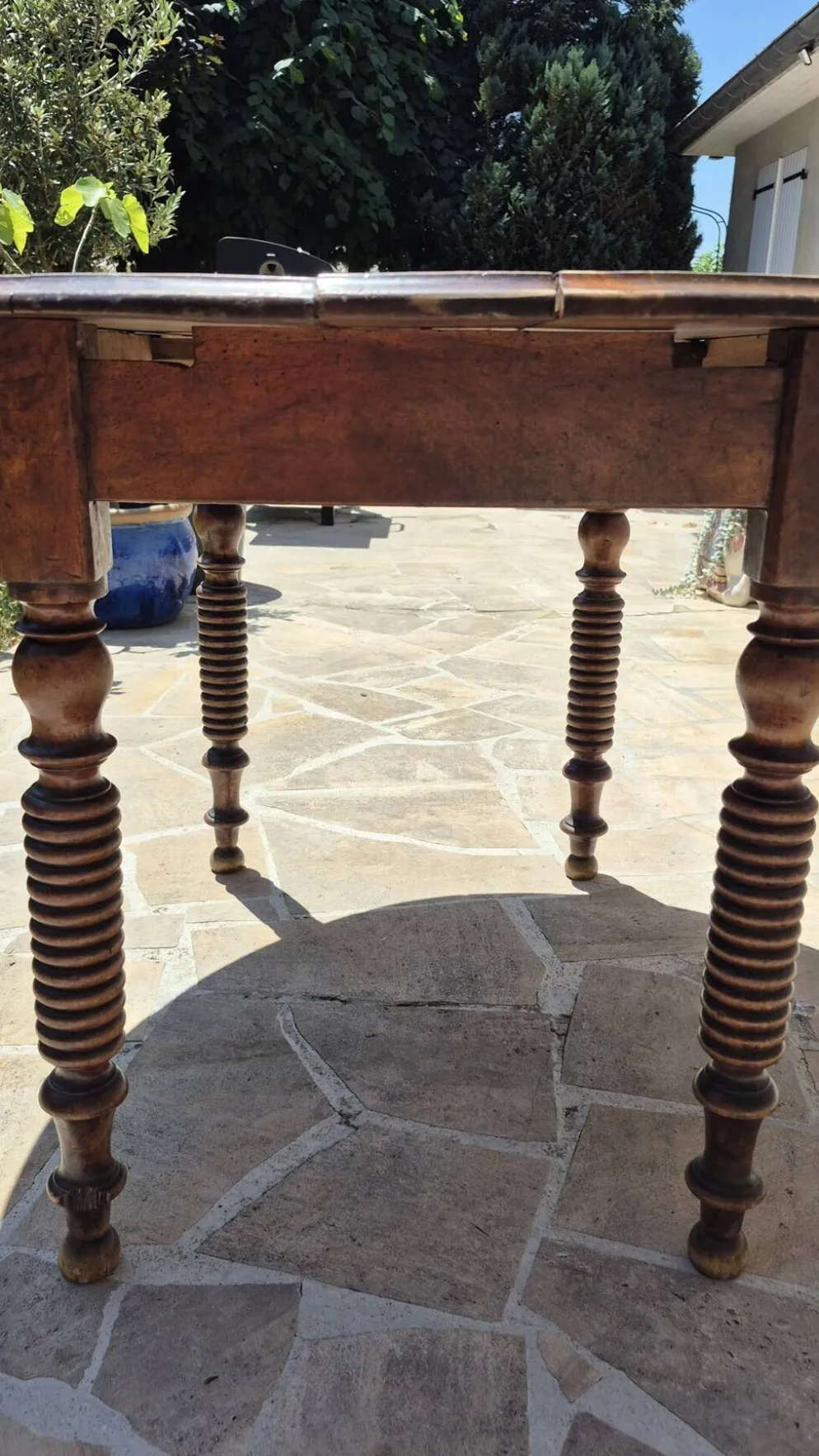 Table à manger ronde à plateau rabattable en noyer massif, fin 19ème
