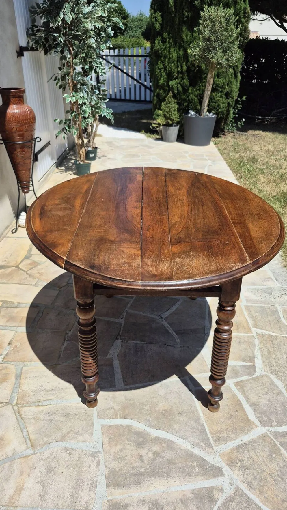 Table à manger ronde à plateau rabattable en noyer massif, fin 19ème