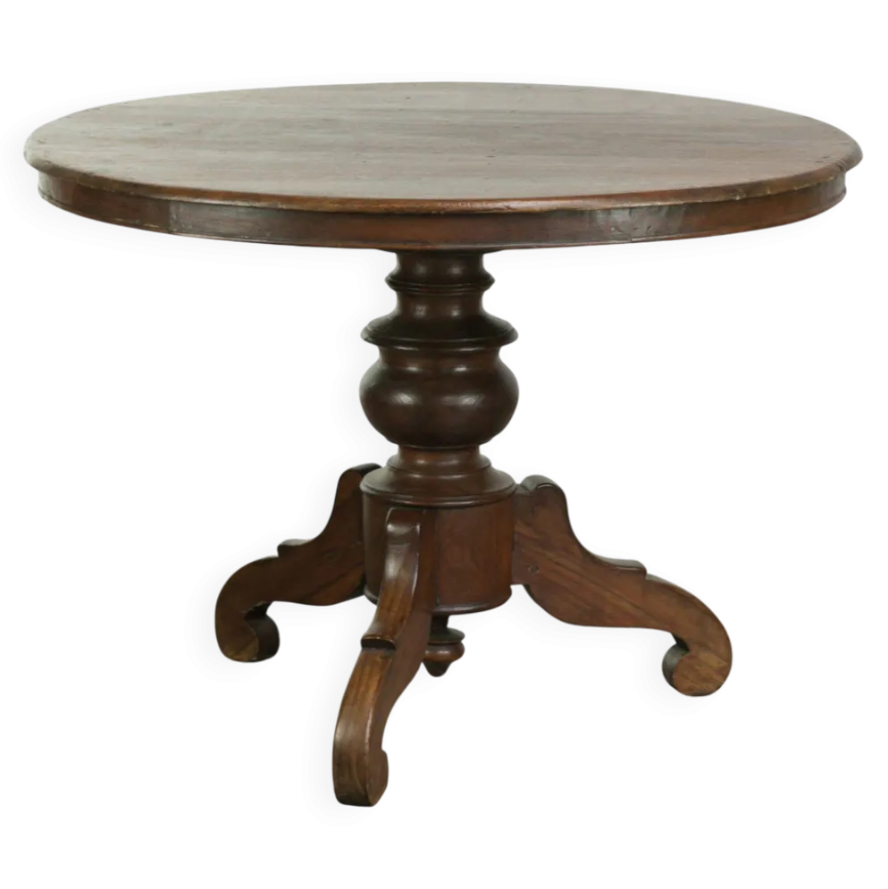 Table à manger ronde rustique en bois subtil avec une belle apparence.