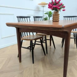 Table manger scandinave