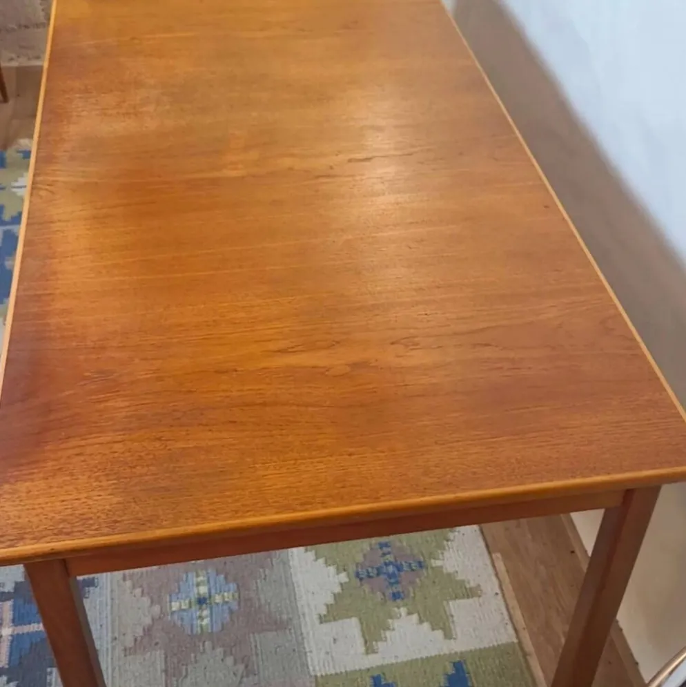 Table à manger scandinave vintage avec rallonge estampillée Garnas - Suède - années 60
