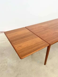 Table à manger teck rallonges intégrées — scandinave