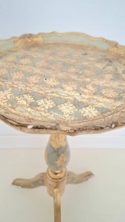 Table à martini trépied en bois doré florentin italien du milieu du siècle en sauge et