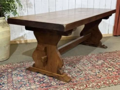 Table monastère en acajou des années 1970 - L=2m l=80cm H=75cm
