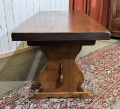 Table monastère en acajou des années 1970 - L=2m l=80cm H=75cm