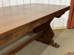 Table monastère en acajou des années 1970 - L=2m l=80cm H=75cm
