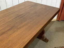 Table monastère en acajou des années 1970 - L=2m l=80cm H=75cm