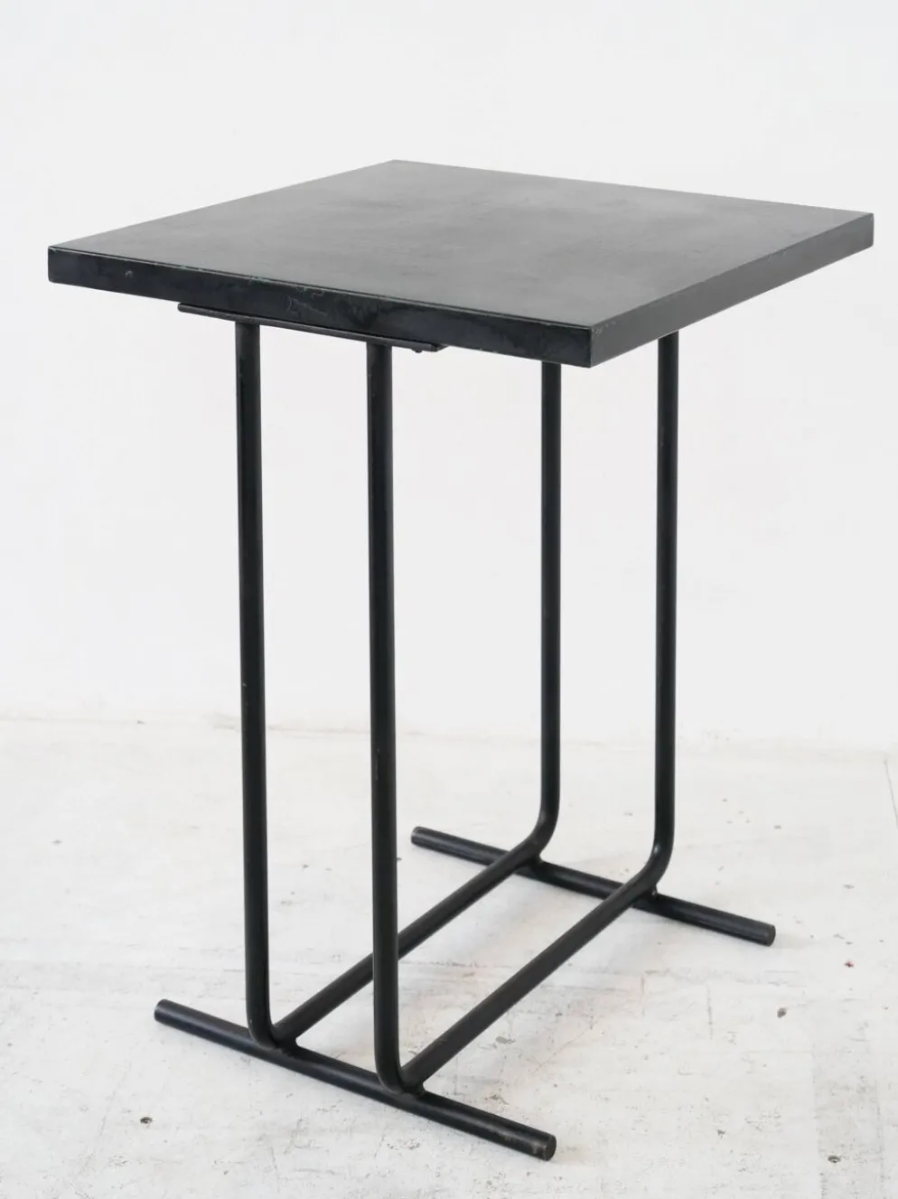 Table métal tubulaire art deco bauhaus moderniste table appoint ou bistrot