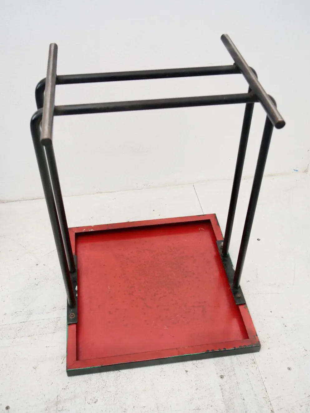 Table métal tubulaire art deco bauhaus moderniste table appoint ou bistrot