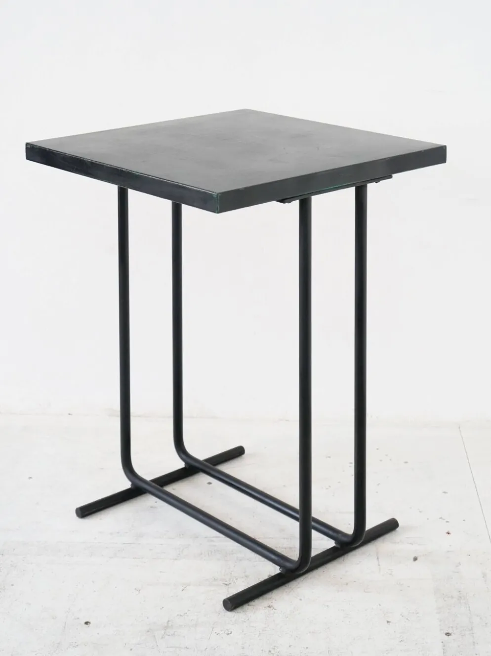 Table métal tubulaire art deco bauhaus moderniste table appoint ou bistrot