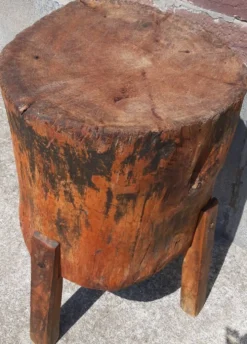 Table ou billot de boucher ancien tripode.