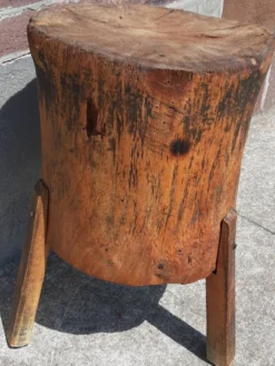 Table ou billot de boucher ancien tripode.