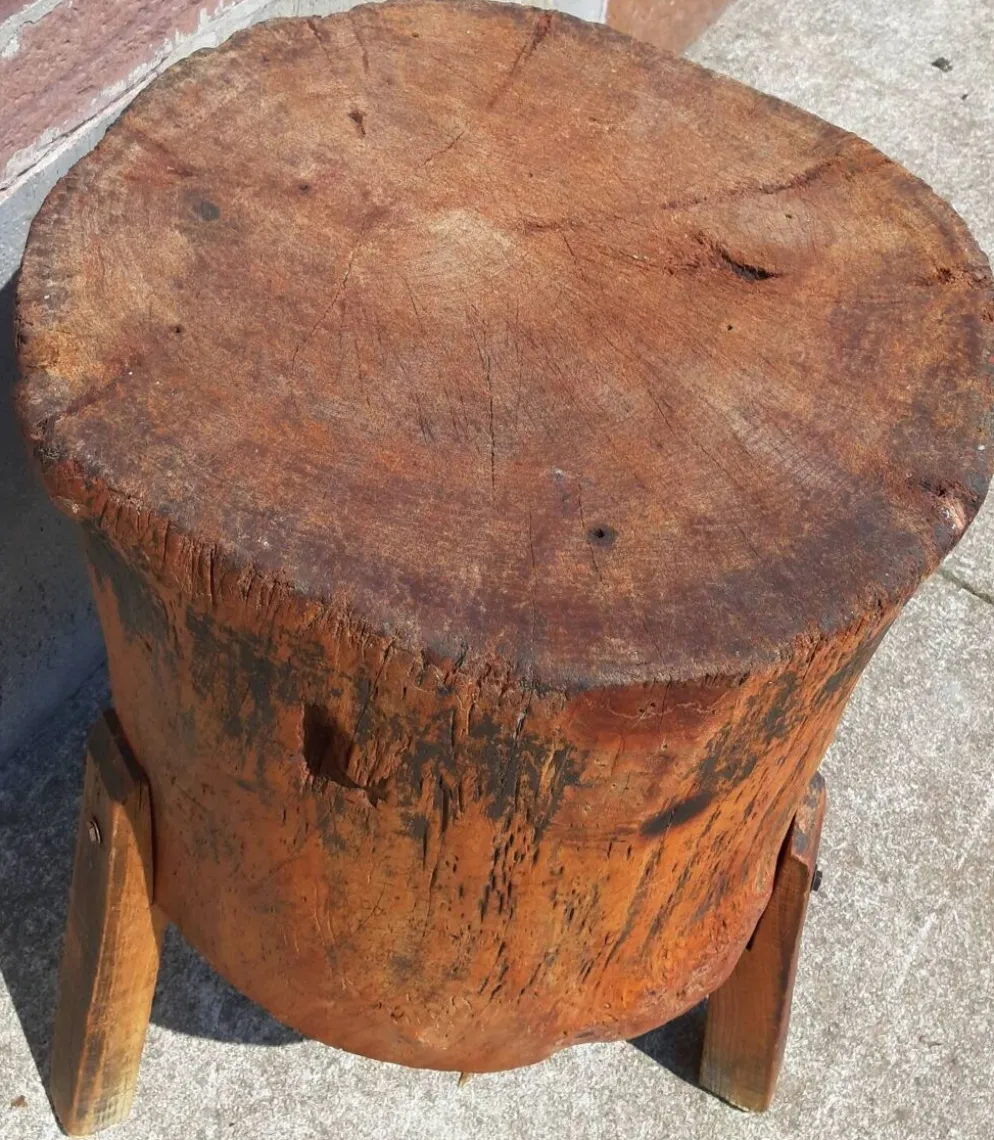 Table ou billot de boucher ancien tripode.