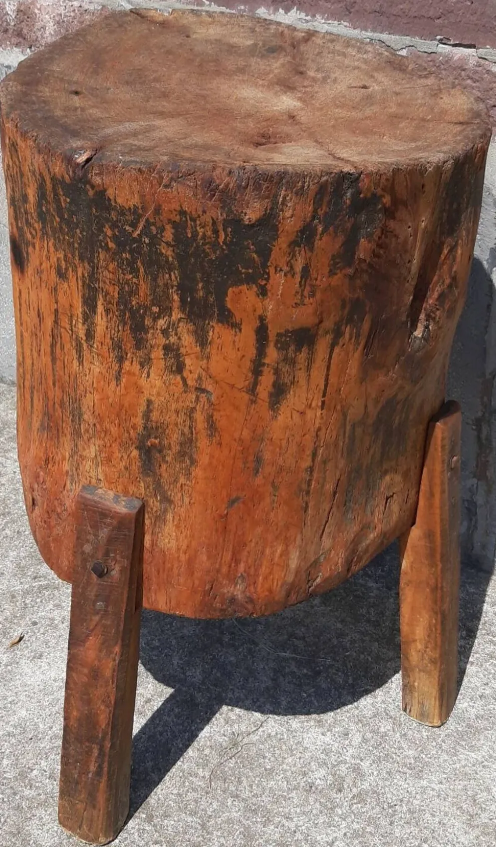 Table ou billot de boucher ancien tripode.