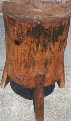 Table ou billot de boucher ancien tripode.