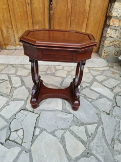 Table à Ouvrage d'époque Restauration En Acajou