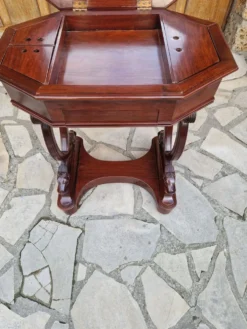 Table à Ouvrage d'époque Restauration En Acajou