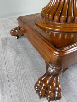 Table ovale de style Empire à pied central, XIXe siècle