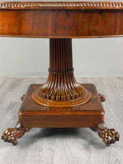 Table ovale de style Empire à pied central, XIXe siècle