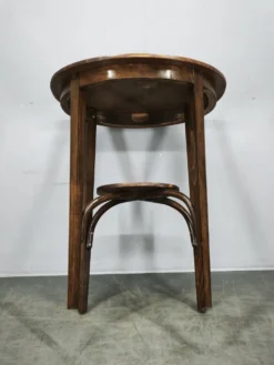 Table ovale en bois courbé Thonet No. 207 par Mazowia, Pologne, années 1910