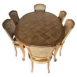 Table ovale en merisier fait par un ébéniste, avec 3 rallonges et 8 chaise