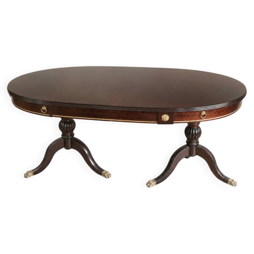 Table ovale extensible en acajou verni, pattes de lion et détails doré