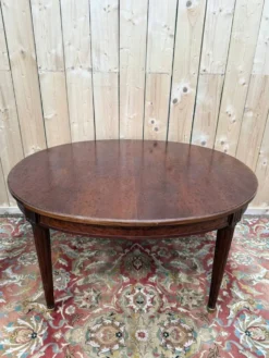 Table ovale extensible style Louis XVI – Acajou moucheté – XIXe siècle