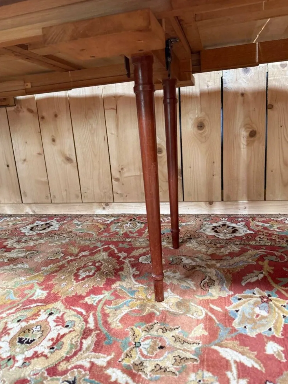 Table ovale extensible style Louis XVI – Acajou moucheté – XIXe siècle