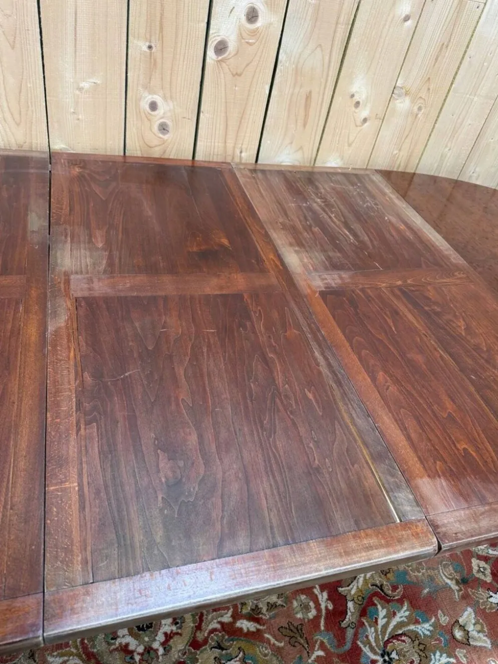 Table ovale extensible style Louis XVI – Acajou moucheté – XIXe siècle