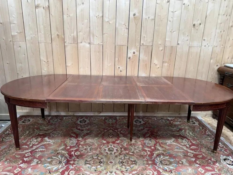 Table ovale extensible style Louis XVI – Acajou moucheté – XIXe siècle
