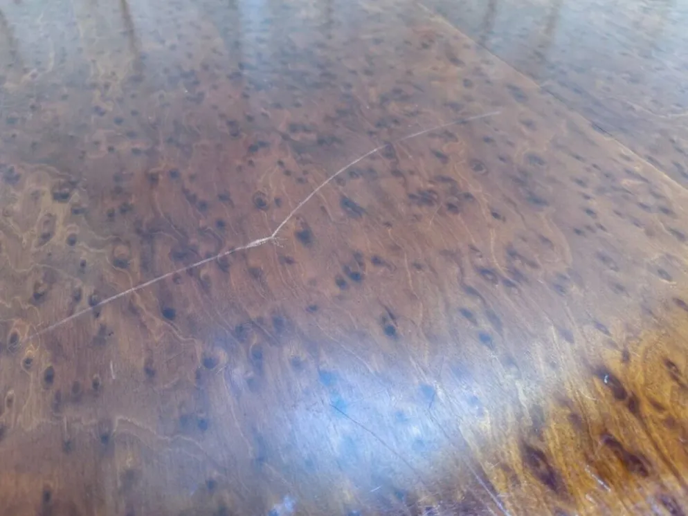 Table ovale extensible style Louis XVI – Acajou moucheté – XIXe siècle
