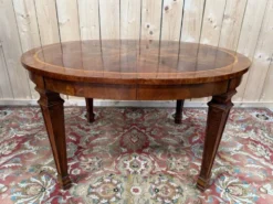 Table ovale extensible Style Louis XVI – Marqueterie de Noyer et Ronce