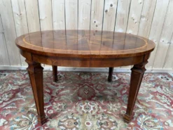 Table ovale extensible Style Louis XVI – Marqueterie de Noyer et Ronce
