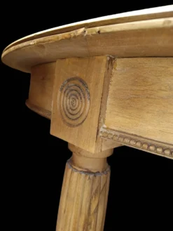 Table ovale à rallonges style Louis XVI – Noyer massif rénové