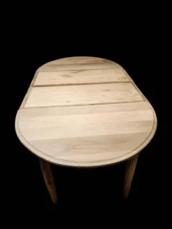 Table ovale à rallonges style Louis XVI – Noyer massif rénové