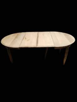 Table ovale à rallonges style Louis XVI – Noyer massif rénové