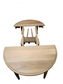Table ovale à rallonges style Louis XVI – Noyer massif rénové