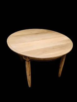 Table ovale à rallonges style Louis XVI – Noyer massif rénové