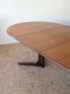Table ovale teck scandinave des années 60 extensible jusqu’à 243 cm