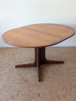 Table ovale teck scandinave des années 60 extensible jusqu’à 243 cm