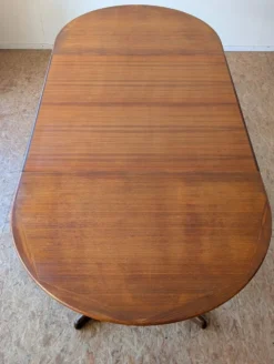 Table ovale teck scandinave des années 60 extensible jusqu’à 243 cm