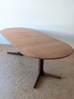 Table ovale teck scandinave des années 60 extensible jusqu’à 243 cm
