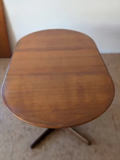 Table ovale teck scandinave des années 60 extensible jusqu’à 243 cm