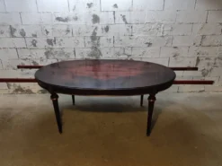 Table oval style Louis XVI avec rallonges demi-lunes